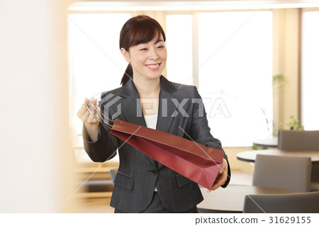 Business sales scene 31629155