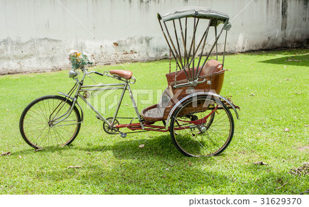 Thailand rickshaw three - wheeler Tricycle bicycle Thailand rickshaw three - wheeler Tricycle bicycle 31629370