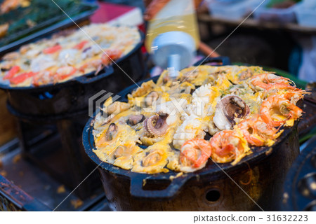 Thai-style takoyaki with seafood Thai-style takoyaki with seafood 31632223