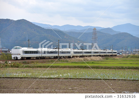Nine 683 series Thunderbirds running on the Hokuriku Line 31632616