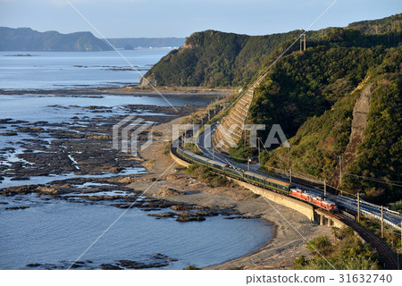 Nanki沿著海邊的暮光之城 Nanki沿著海邊的暮光之城 31632740