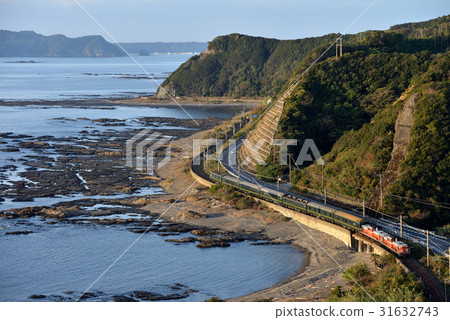 Nanki沿著海邊的暮光之城 Nanki沿著海邊的暮光之城 31632743