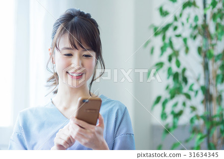 Smartphone female 31634345