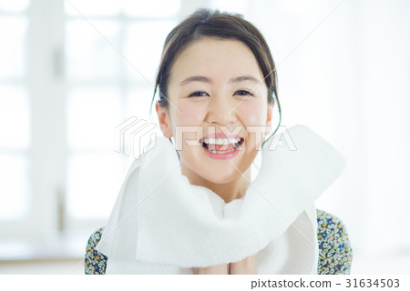 Facial cleanser 31634503