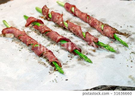 Asparagus wrapped in bacon with spices, grilled 31636660