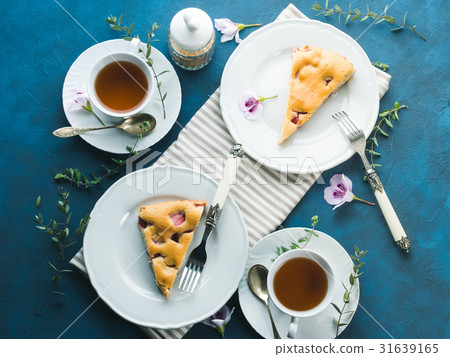 Strawberry cake with mixed flour 31639165