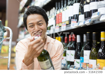 Supermarket sake shop 31641599