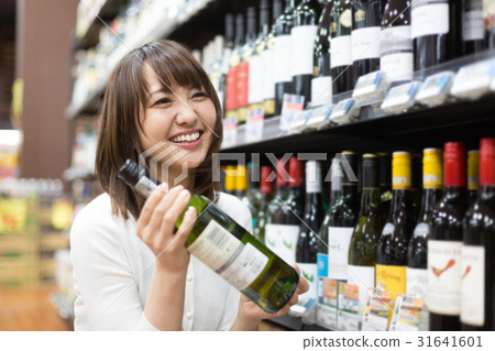 Supermarket sake shop 31641601