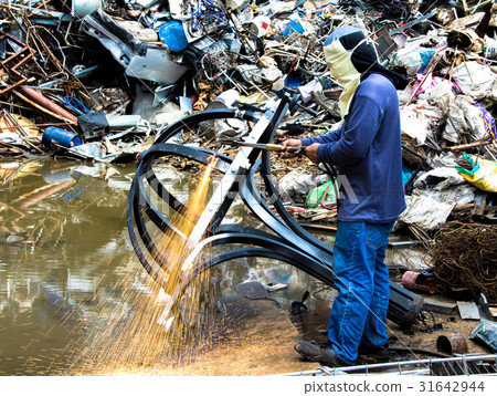 A worker is cutting steel with oxygen gas machine 31642944