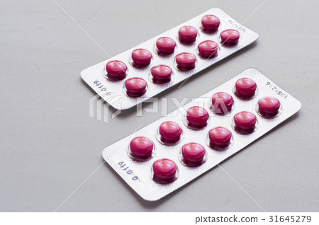 Packings of pills and capsules of medicines Packings of pills and capsules of medicines 31645279