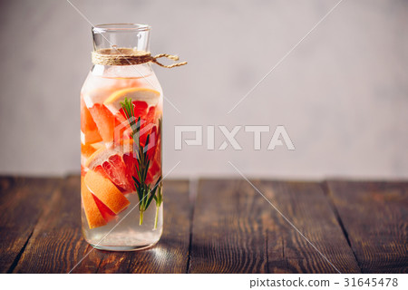 Summer Drink with Grapefruit and Rosemary Summer Drink with Grapefruit and Rosemary 31645478
