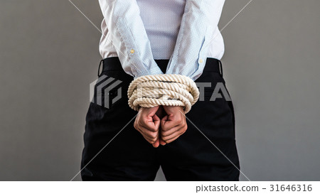 一個商人的手綁在繩子上 31646316