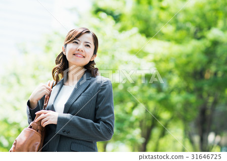 Business woman (fresh green) 31646725