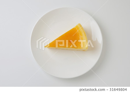 在盤白色背景的乳酪蛋糕 31649804