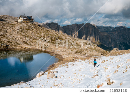 Tourist with backpack hiking in mountains 31652118