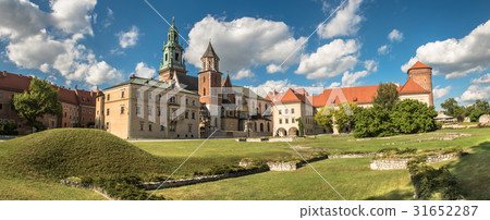 panorama of Wawel cathedral in Krakow, Poland 31652287