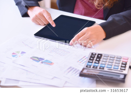 Businesswoman working at modern office. 31653617