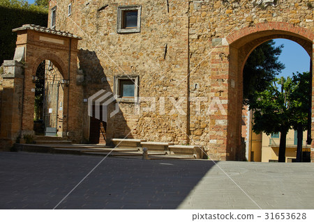 Porch in small town in Italy in sunny day, Umbria Porch in small town in Italy in sunny day, Umbria 31653628