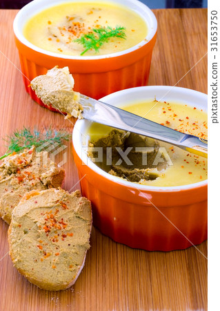Homemade chicken liver pate with butter Homemade chicken liver pate with butter 31653750