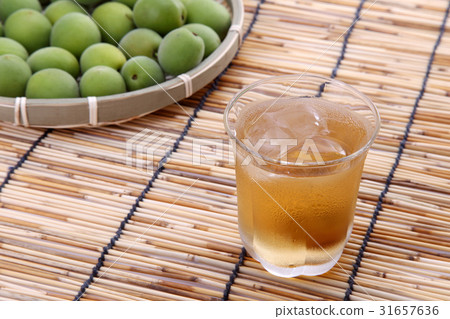 Plum wine 31657636