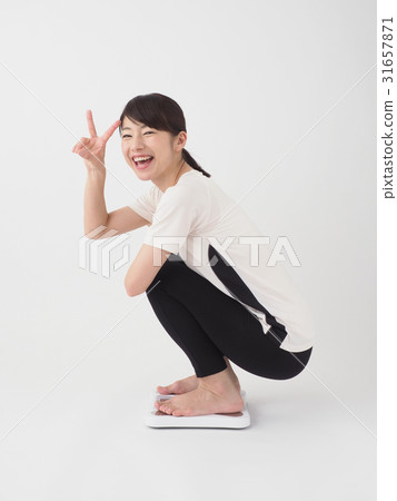 A woman who weighs and laughs A woman who weighs and laughs 31657871