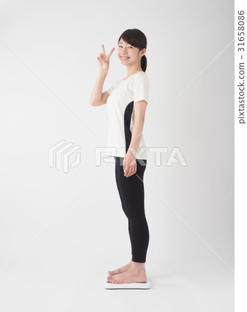 A woman who weighs with a smile 31658086