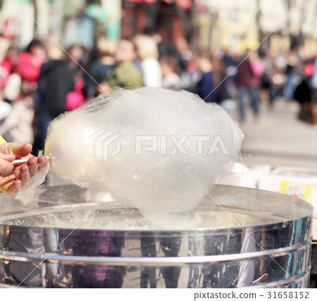white cotton candy 31658152