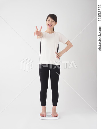 A woman who weighs with a smile A woman who weighs with a smile 31658761