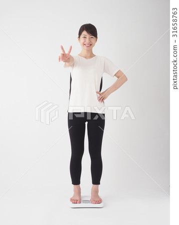 A woman who weighs with a smile 31658763