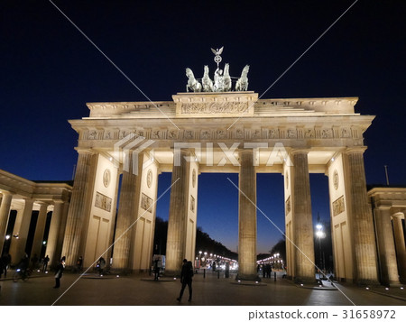 Brandelburg門在柏林，德國 31658972