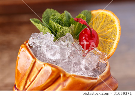 Close-up of ice in a cocktail 31659371