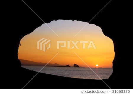 Cave, Brother Island, Seogwipo City, Jeju Island 31668320