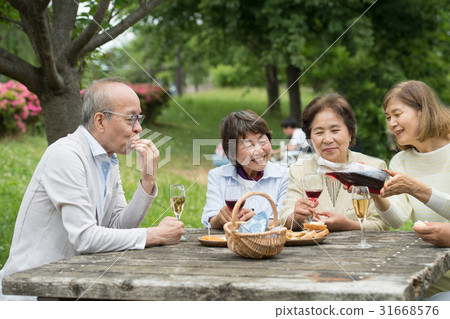 Senior Friends Outdoor Lifestyle Image 31668576