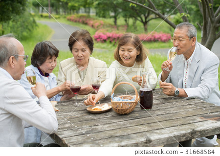 Senior Friends Outdoor Lifestyle Image 31668584