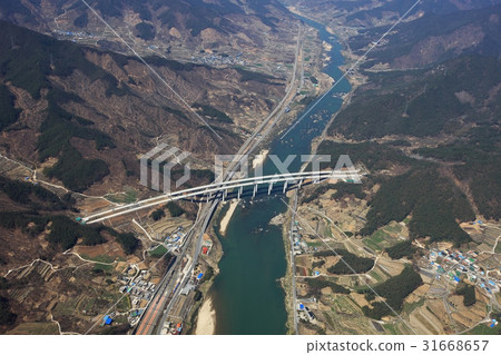 Seomjin Bridge, Suncheon Wanju Expressway, Seomjin River, Gurye Gun, Jeonnam 31668657