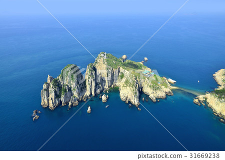 Lighthouse Island, Retail Road, Hallyeo Marine National Park, Tongyeong-si, Gyeongnam 31669238