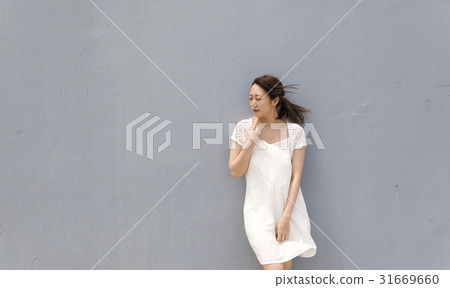 女性肖像牆副本空間白色一件海風 31669660