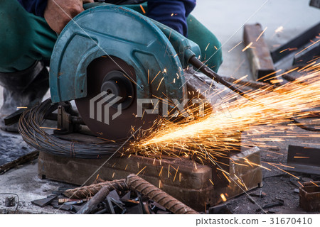 Metal cutting machine at work 31670410