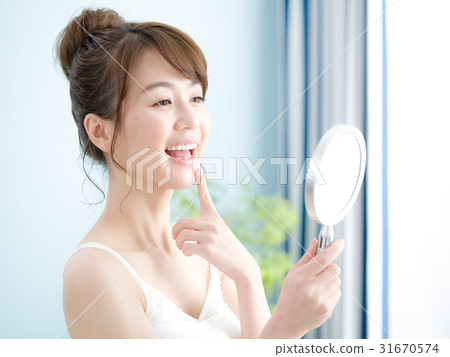美女的一個女人·鏡子 美女的一個女人·鏡子 31670574
