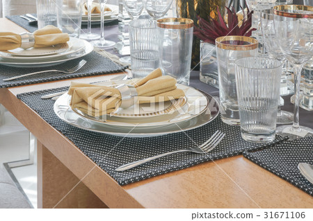 Elegance dining set with golden trim glassware Elegance dining set with golden trim glassware 31671106