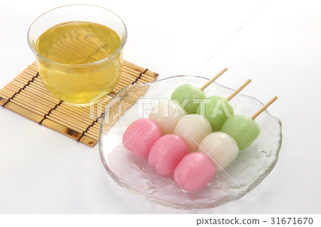 图库照片: 三色饺子 和果子 日本糖果