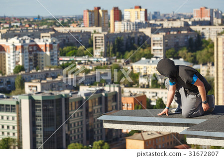 Roofer at the edge of the roof Roofer at the edge of the roof 31672807