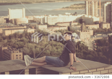 Roofer sits on the roof 31672808