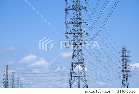 藍天和高壓輸電線塔 31676536
