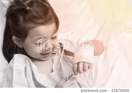 Girl Asia the sick child with saline solution. Girl Asia the sick child with saline solution. 31678089
