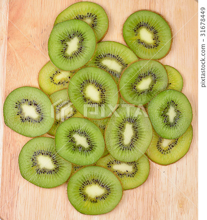 Many slices of kiwi fruit Many slices of kiwi fruit 31678449