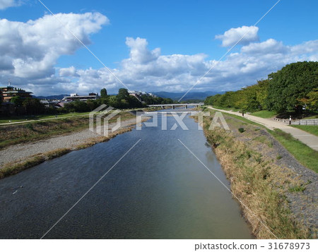 京都鴨川Marutacho-bashi的北方向 31678973