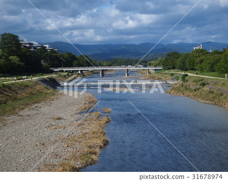 京都鴨川Marutacho-bashi的北方向 京都鴨川Marutacho-bashi的北方向 31678974