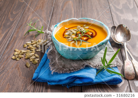 Roasted pumpkin soup  31680216