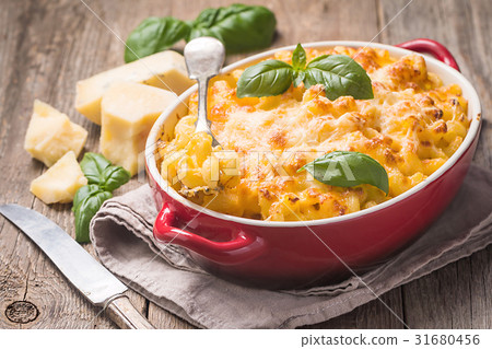 Mac and cheese, american style pasta 31680456